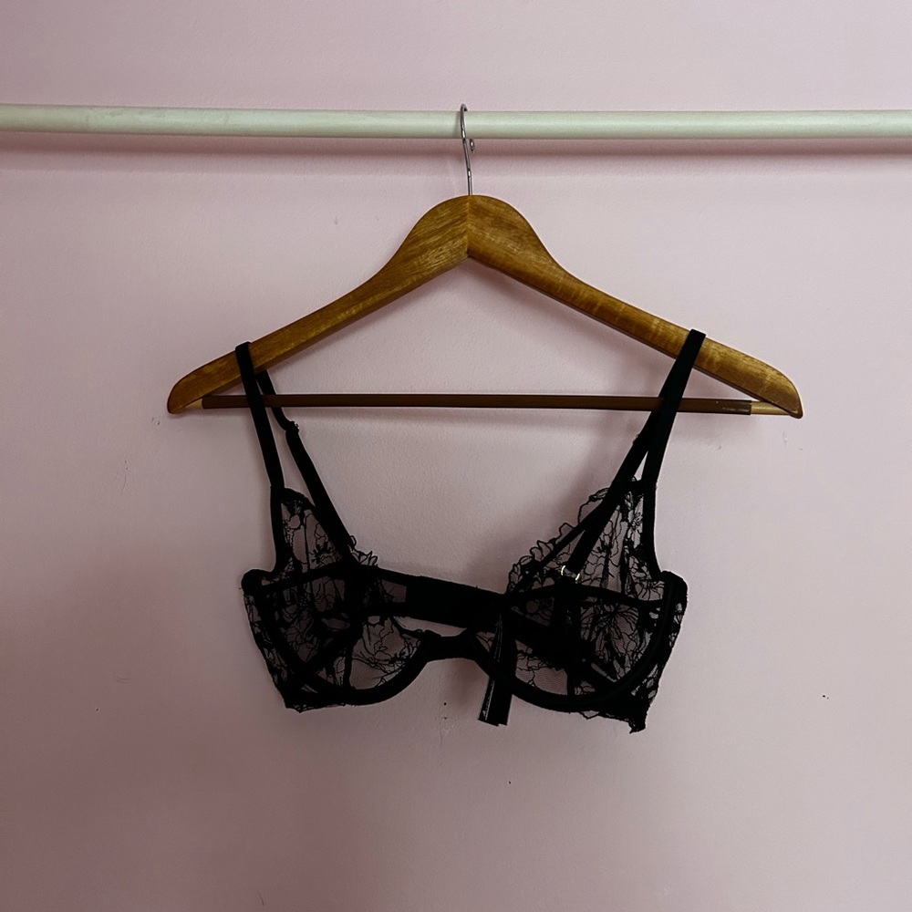 Victoria's Secret palm lace underwire bra